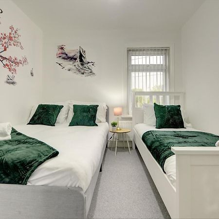 Stunning And Lovely 3 Bed House - Catch 22 Coventry Extérieur photo