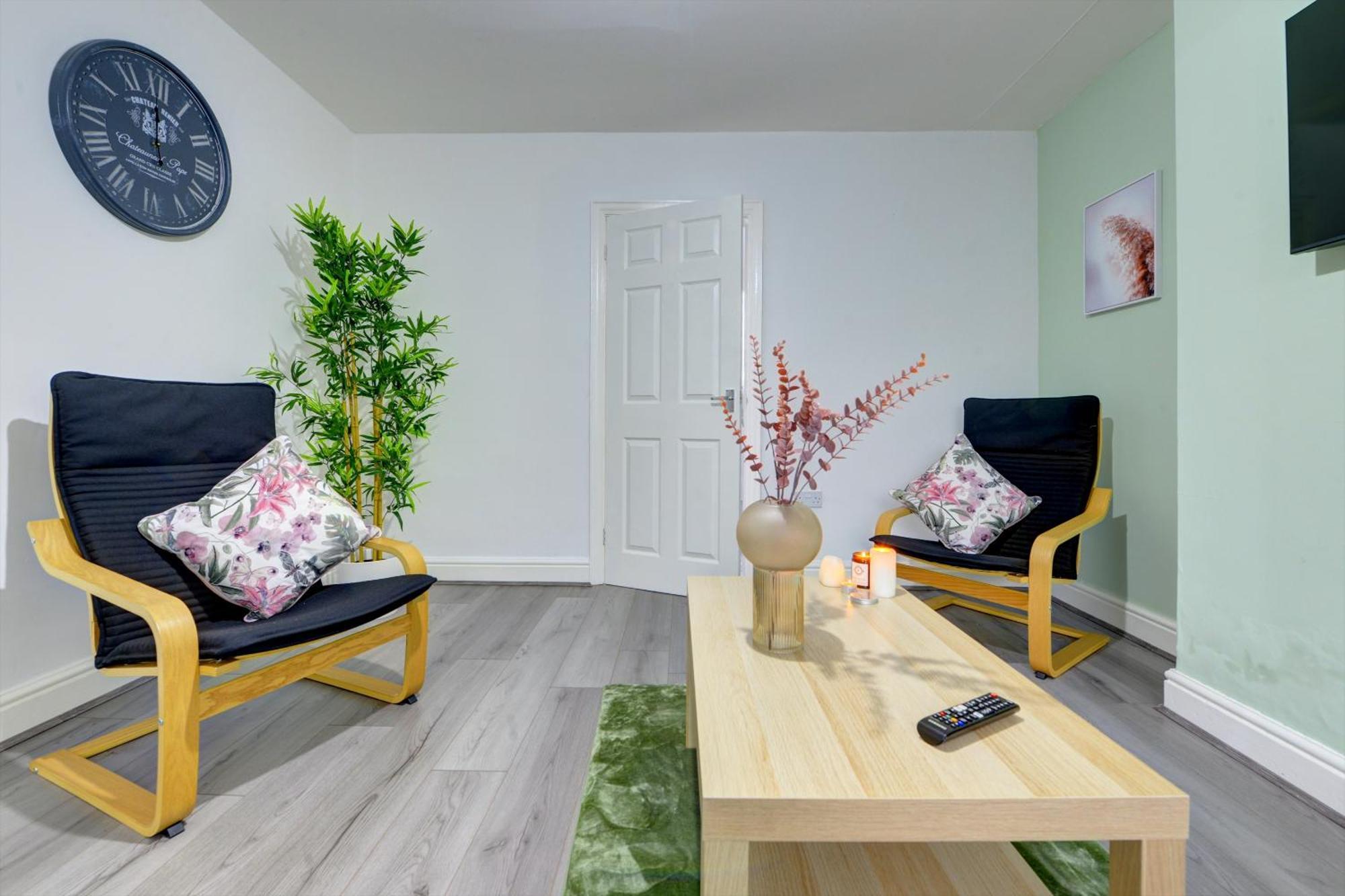 Stunning And Lovely 3 Bed House - Catch 22 Coventry Extérieur photo