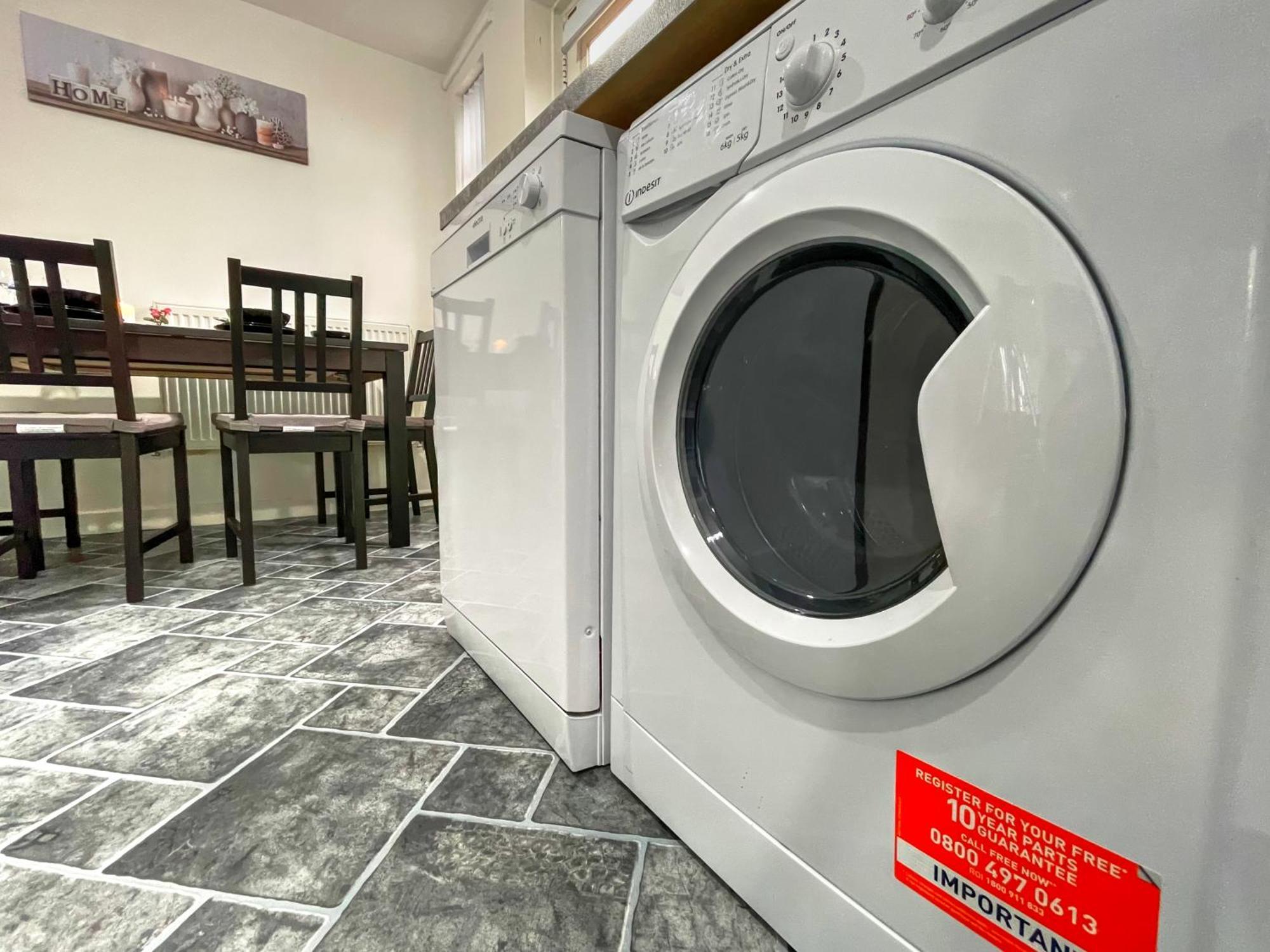 Stunning And Lovely 3 Bed House - Catch 22 Coventry Extérieur photo
