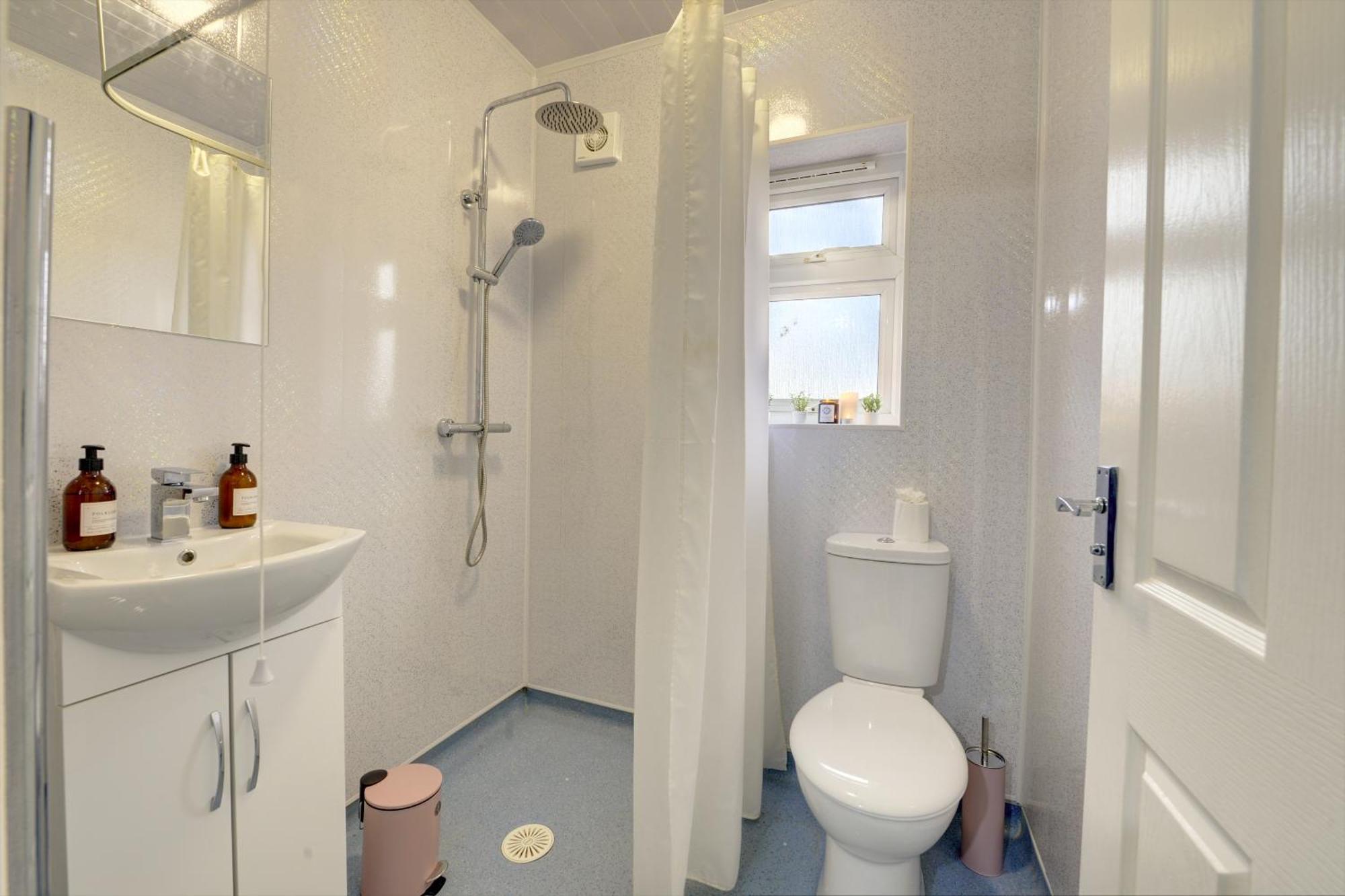 Stunning And Lovely 3 Bed House - Catch 22 Coventry Extérieur photo