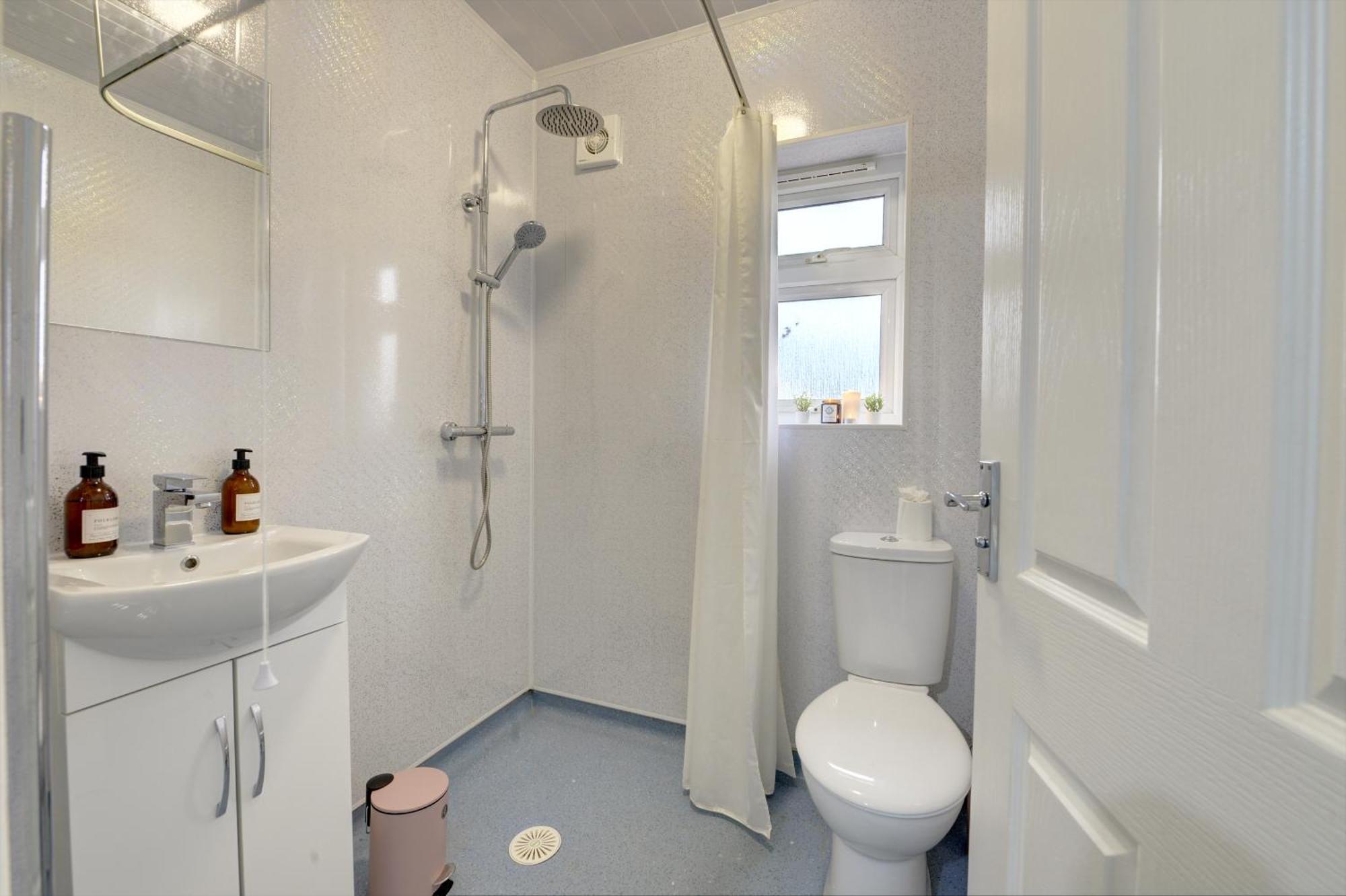Stunning And Lovely 3 Bed House - Catch 22 Coventry Extérieur photo