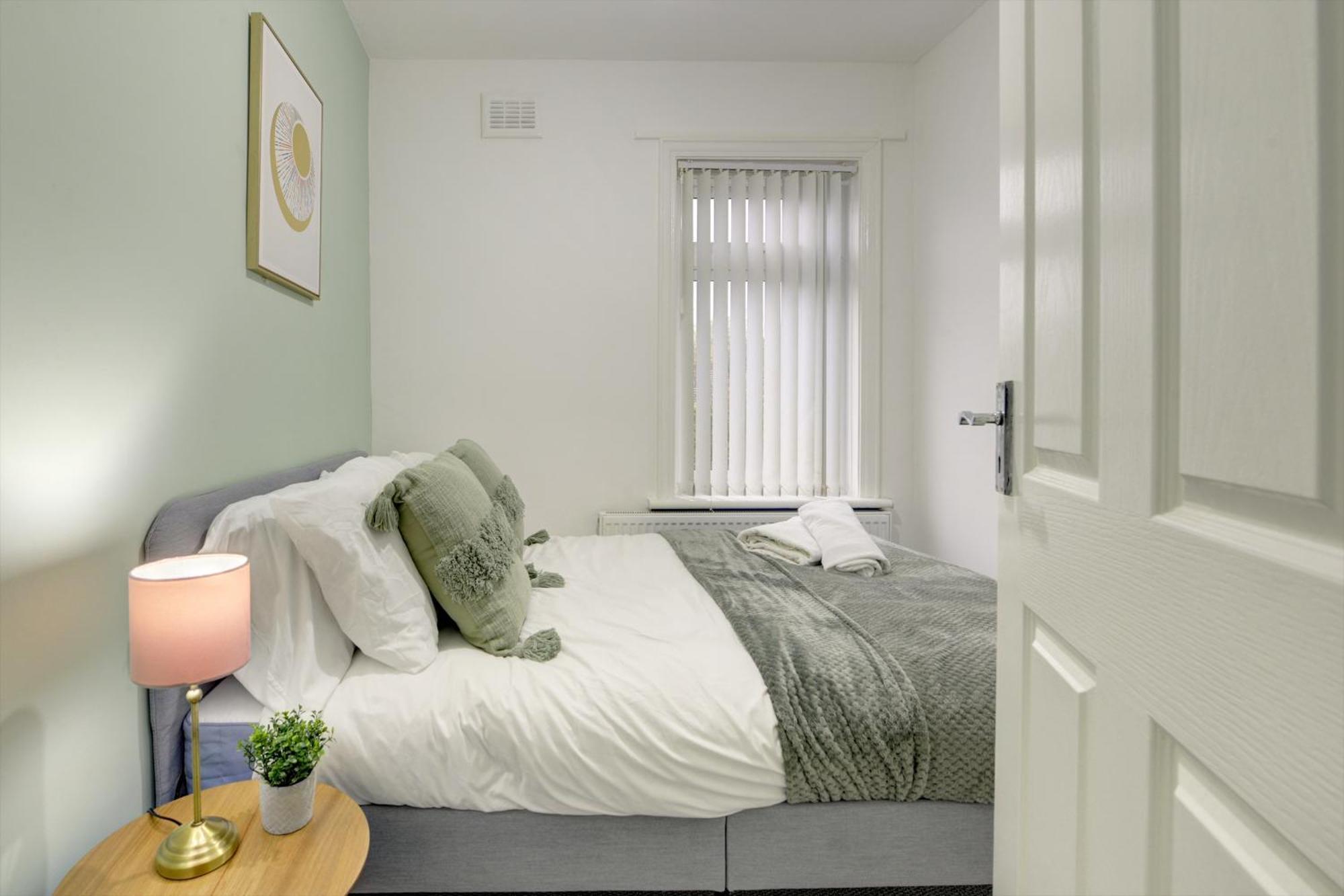 Stunning And Lovely 3 Bed House - Catch 22 Coventry Extérieur photo